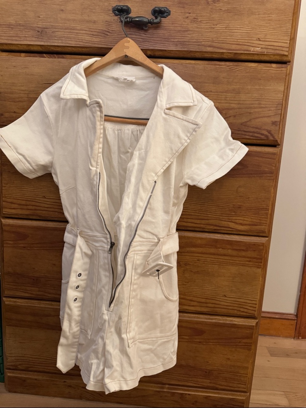 Casual Short Sleeve Zip Romper in Off-White